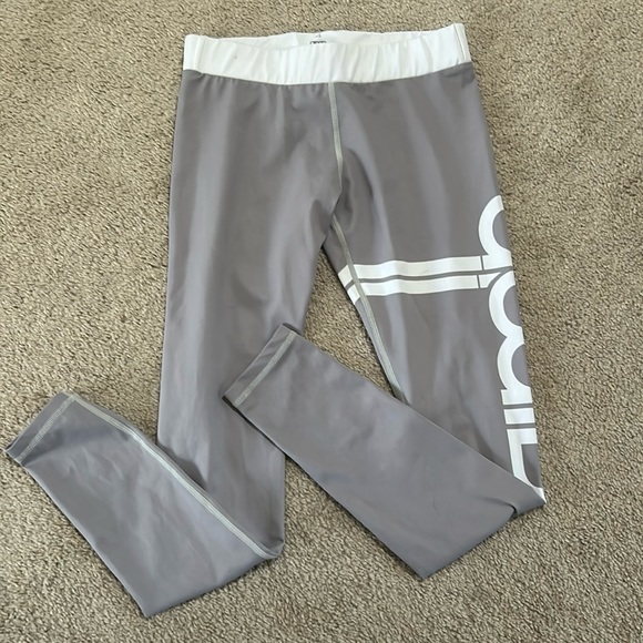 Barely worn Aim’n gray workout leggings! - Picture 4 of 4